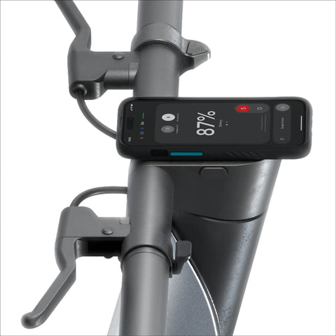 Cockpit of Bo with a phone displayed